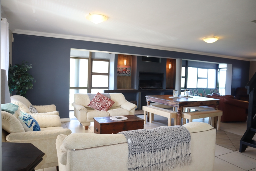 5 Bedroom Property for Sale in Paradise Beach Eastern Cape